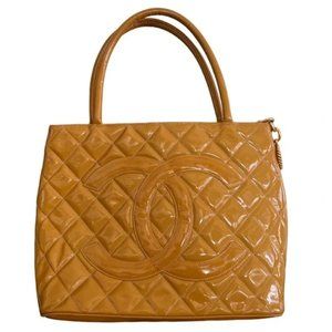 CHANEL QUILTED patent MEDALLION TOTE